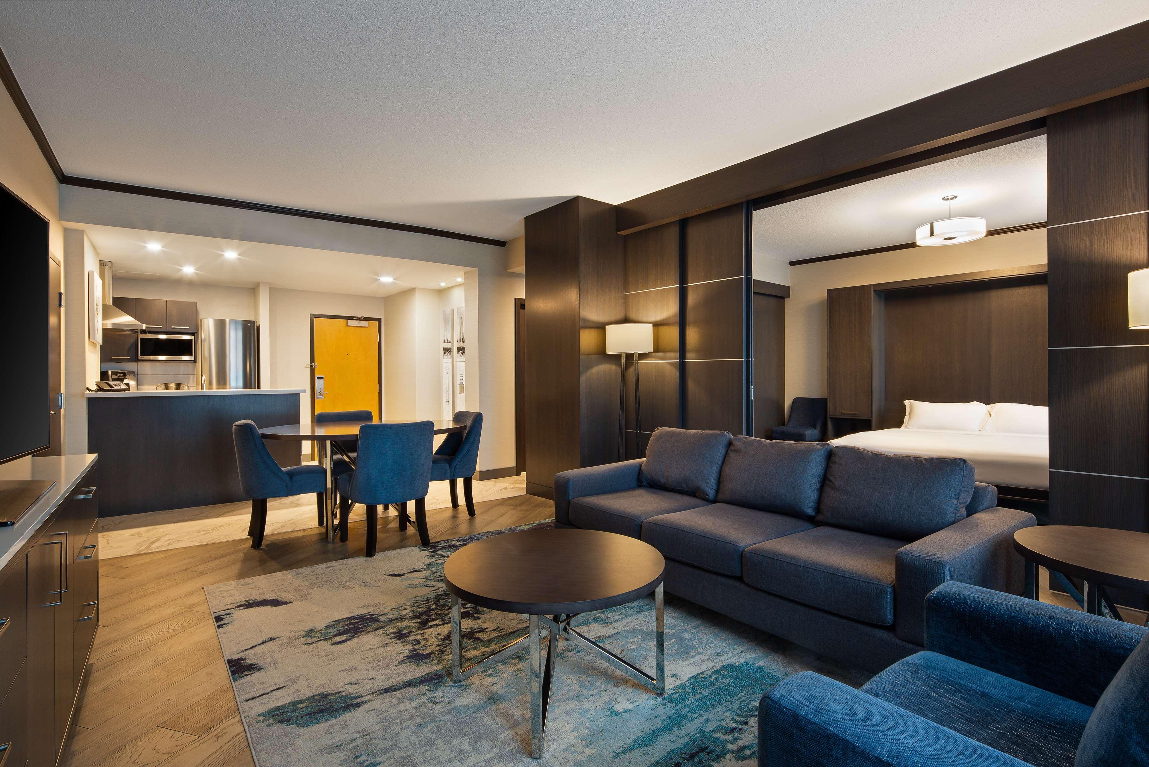 Hilton Vancouver Metrotown Burnaby Exterior photo